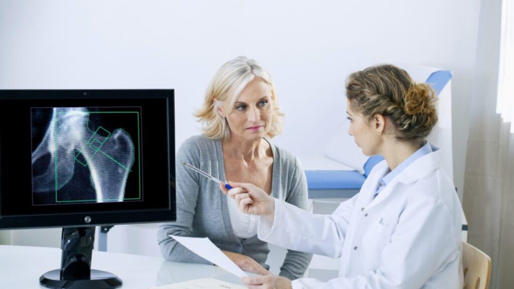 What are the risk factors and complications of osteoporosis?