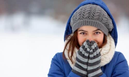 Is using cotton clothing dangerous in freezing temperatures?