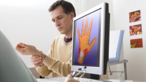 What is the treatment for carpal tunnel syndrome?