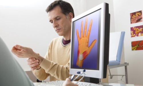 What is the treatment for carpal tunnel syndrome?