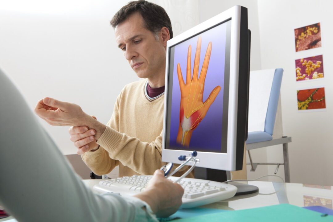 What is the treatment for carpal tunnel syndrome?